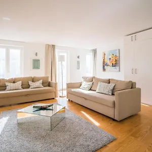 Apartment Duplex Ap Location, Lisbon