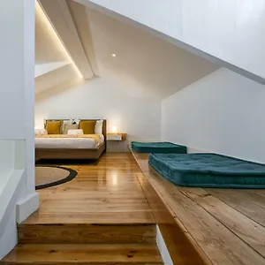 Hip Tailor Made Duplex Penthouse In Bairro Alto Appartement